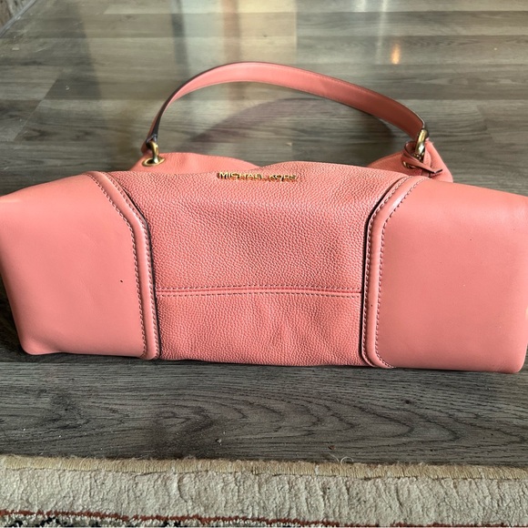 Micheal kors peach coral purse - Picture 4 of 5
